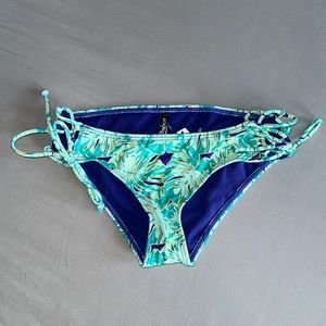 🌸 NWT Tropical Bikini Bottoms 🌸